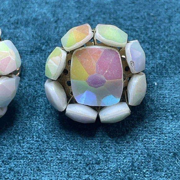 Vintage Vogue Signed Iridescent Flower Beaded Clip Earrings Marked - Picture 3 of 7